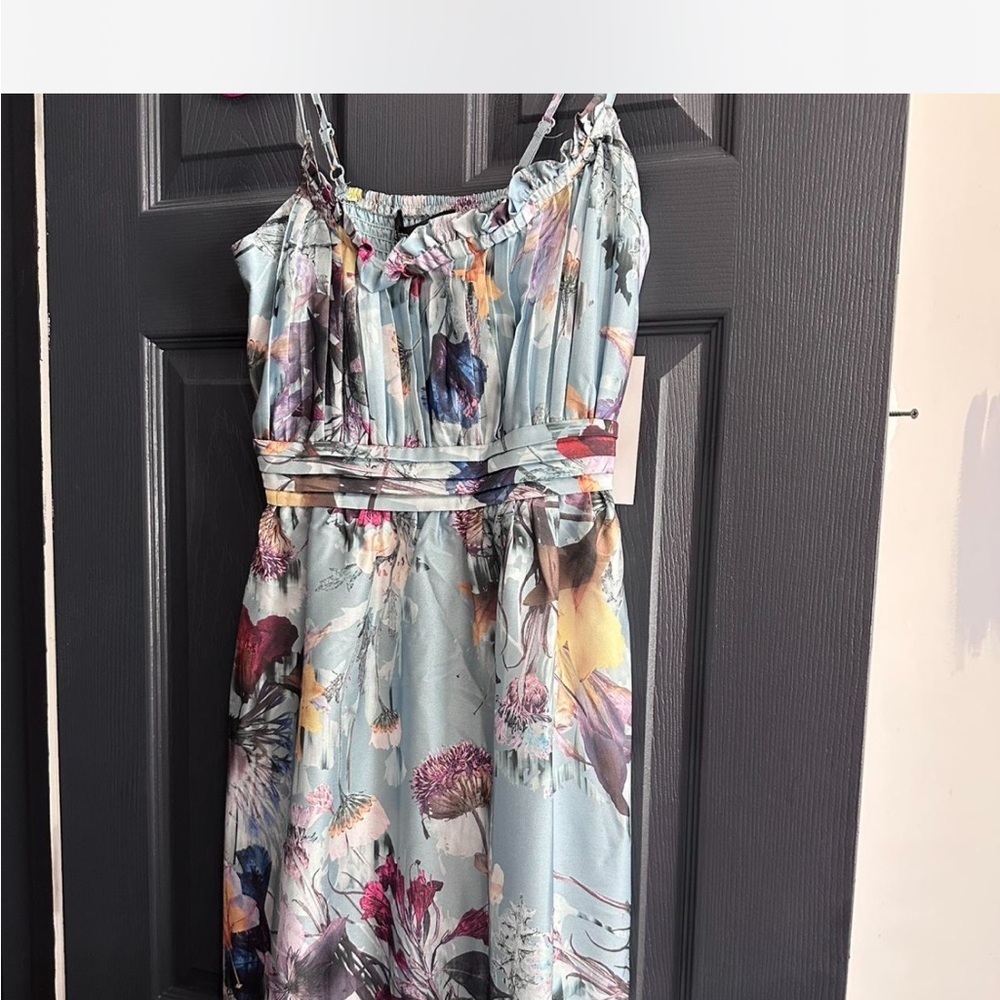 Little Mistress Floral Maxi Dress in Light Blue - Picture 6 of 10